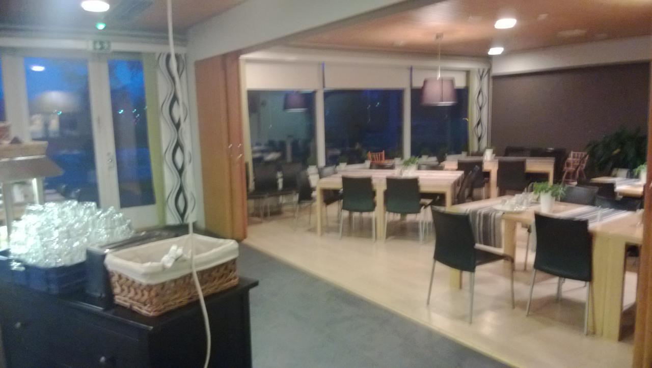 Juthbacka Hotell Uusikaarlepyy Exterior foto